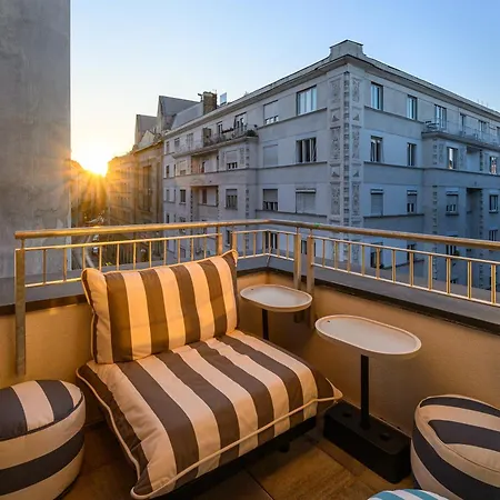 Jo&joe بيت شباب بودابست