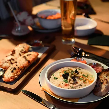 Jo&joe بيت شباب بودابست